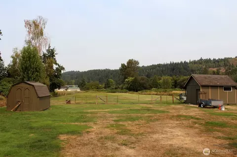 Exterior - 16219 64th St E, Sumner, WA 98390 photo 3 of 3