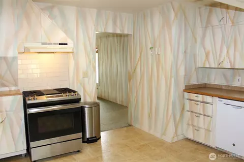 Kitchen - 16219 64th St E, Sumner, WA 98390 photo 1 of 3