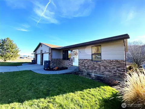 986 Highline Dr, East Wenatchee, WA 98802
