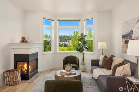 122 S State St #207 E, Kirkland, WA 98033