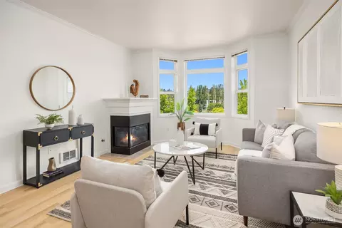 122 S State St #207 E, Kirkland, WA 98033