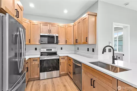 Kitchen - 110 Baker St #A & B, Everson, WA 98247 photo 2 of 3