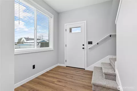 Entry Way - 110 Baker St #A & B, Everson, WA 98247 photo 2 of 6