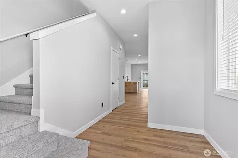 Entry Way - 110 Baker St #A & B, Everson, WA 98247 photo 1 of 6