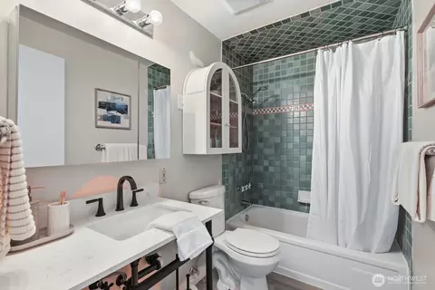 Bath - 4893 Alpine Dr, Everett, WA 98203 photo 1 of 1