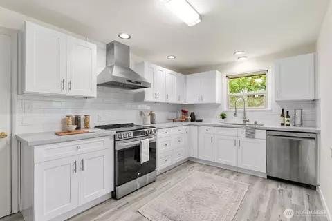 Kitchen - 4893 Alpine Dr, Everett, WA 98203 photo 1 of 3