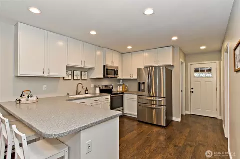Kitchen - 42801 264th Ave SE, Enumclaw, WA 98022 photo 2 of 4