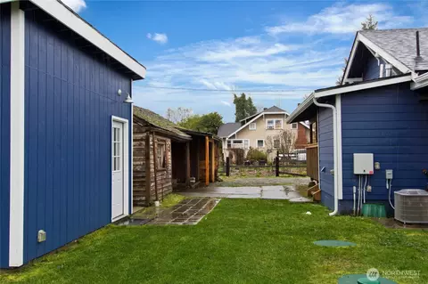 Exterior - 42801 264th Ave SE, Enumclaw, WA 98022 photo 5 of 8