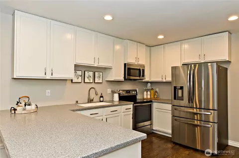 Kitchen - 42801 264th Ave SE, Enumclaw, WA 98022 photo 3 of 4