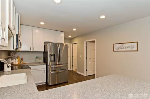 Kitchen - 42801 264th Ave SE, Enumclaw, WA 98022 photo 4 of 4