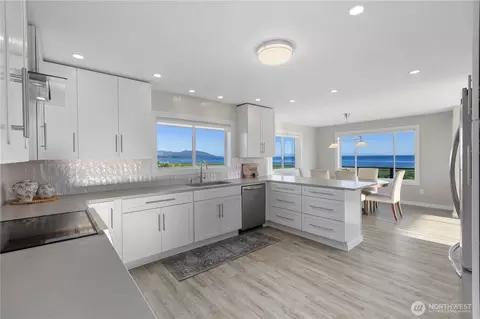 Kitchen - 264 Stringtown Rd, Ilwaco, WA 98624 photo 1 of 6