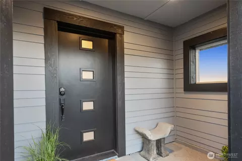 Entry Way - 264 Stringtown Rd, Ilwaco, WA 98624 photo 1 of 2