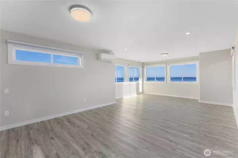 Living - 264 Stringtown Rd, Ilwaco, WA 98624 photo 5 of 6