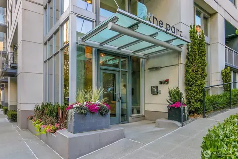 76 Cedar St #808, Seattle, WA 98121