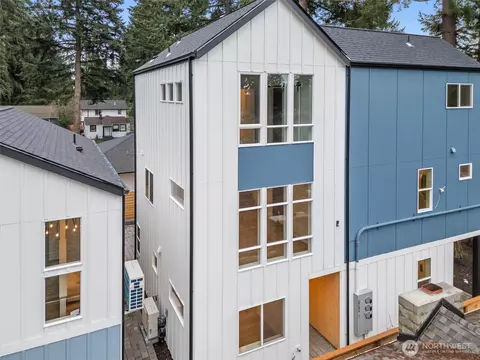 14308 Roslyn Pl N #B, Seattle, WA 98133