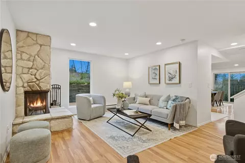 12625 SE 42nd St, Bellevue, WA 98006