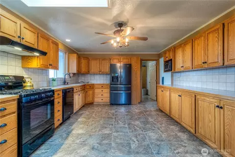 Kitchen - 1139 Wallula Ave, Walla Walla, WA 99362 photo 1 of 1