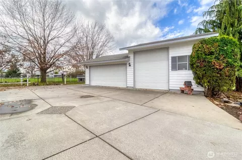 Exterior - 1139 Wallula Ave, Walla Walla, WA 99362 photo 3 of 11