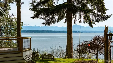 5051 Waterside Ln, Langley, WA 98260
