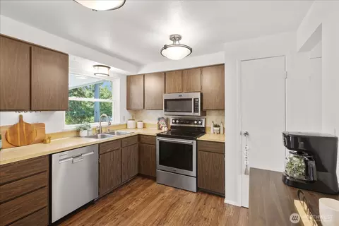 Kitchen - 13212 60th Dr SE, Everett, WA 98208 photo 2 of 3