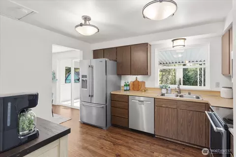 Kitchen - 13212 60th Dr SE, Everett, WA 98208 photo 3 of 3