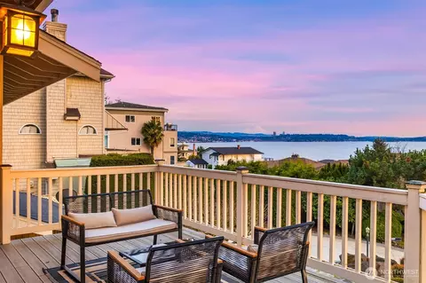 10920 80th Pl NE, Kirkland, WA 98034