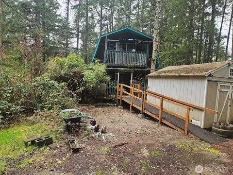 1310 NE Collins Lake Dr, Tahuya, WA 98588