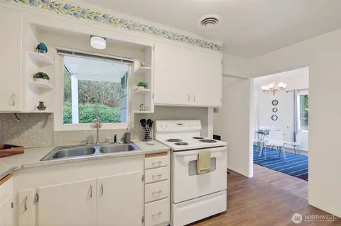 Kitchen - 312 SE 2nd St, Winlock, WA 98596 photo 3 of 4