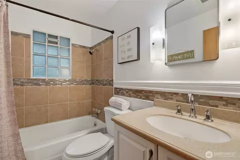 Bath - 312 SE 2nd St, Winlock, WA 98596 photo 1 of 1