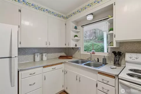 Kitchen - 312 SE 2nd St, Winlock, WA 98596 photo 4 of 4