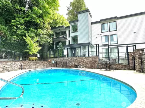 3212 SE 81st #C203, Mercer Island, WA 98040