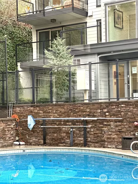 3212 SE 81st #C203, Mercer Island, WA 98040