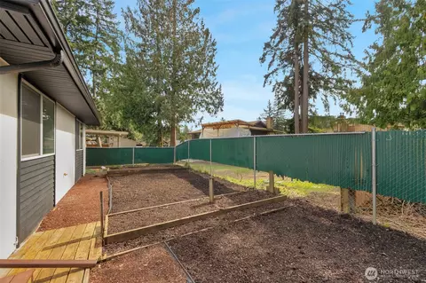 Exterior - 2402 Larlin Dr, Everett, WA 98203 photo 10 of 12
