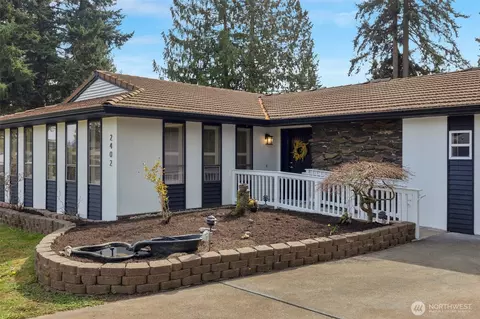 Exterior - 2402 Larlin Dr, Everett, WA 98203 photo 4 of 12