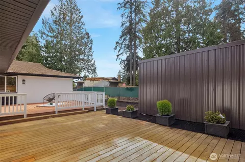 Exterior - 2402 Larlin Dr, Everett, WA 98203 photo 9 of 12
