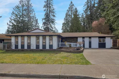Exterior - 2402 Larlin Dr, Everett, WA 98203 photo 3 of 12