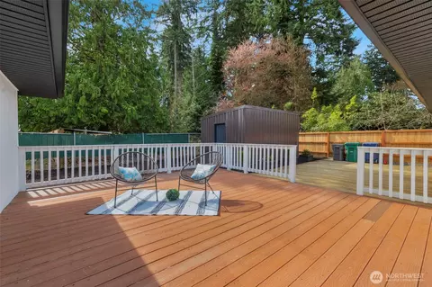 Exterior - 2402 Larlin Dr, Everett, WA 98203 photo 6 of 12