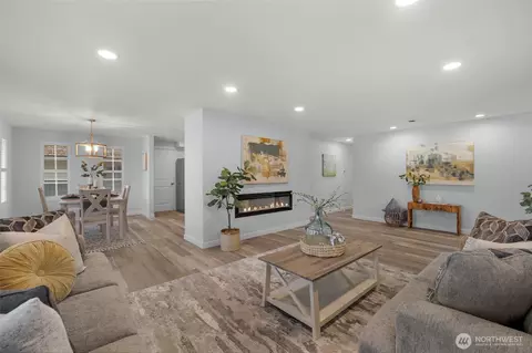 Living - 2402 Larlin Dr, Everett, WA 98203 photo 3 of 3