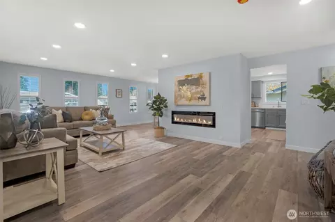 Living - 2402 Larlin Dr, Everett, WA 98203 photo 1 of 3