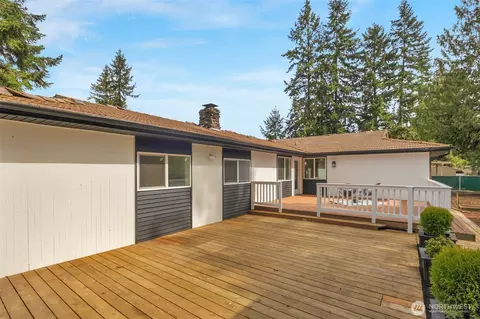 Exterior - 2402 Larlin Dr, Everett, WA 98203 photo 8 of 12