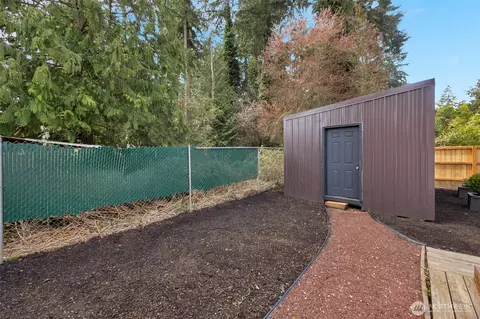 Exterior - 2402 Larlin Dr, Everett, WA 98203 photo 11 of 12