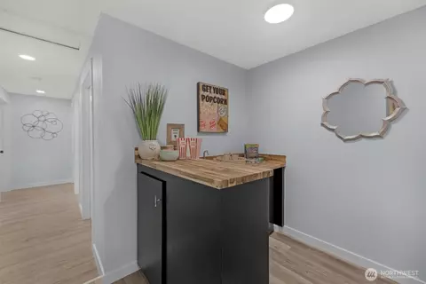 Entry Way - 2402 Larlin Dr, Everett, WA 98203 photo 3 of 6