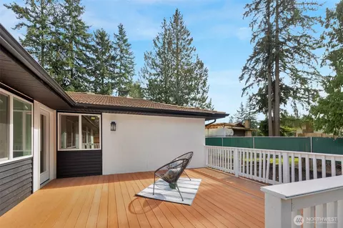 Exterior - 2402 Larlin Dr, Everett, WA 98203 photo 7 of 12