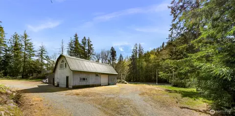 Exterior - 9088 Kendall Rd, Sumas, WA 98295 photo 8 of 13