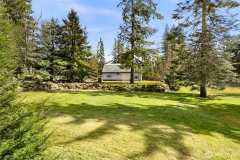 Exterior - 9088 Kendall Rd, Sumas, WA 98295 photo 10 of 13