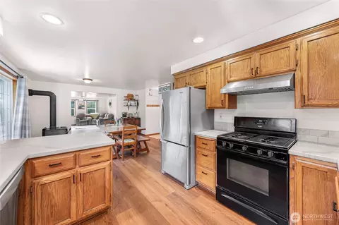 Kitchen - 9088 Kendall Rd, Sumas, WA 98295 photo 4 of 4