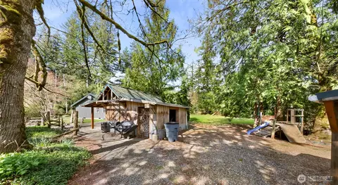 Exterior - 9088 Kendall Rd, Sumas, WA 98295 photo 7 of 13