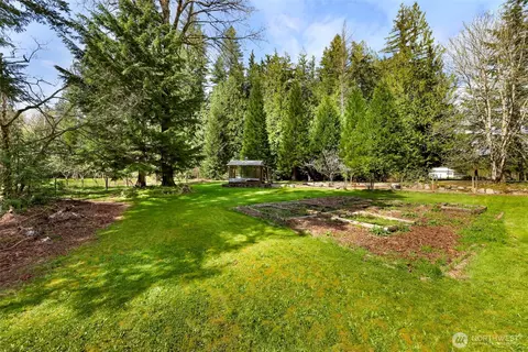 Exterior - 9088 Kendall Rd, Sumas, WA 98295 photo 11 of 13