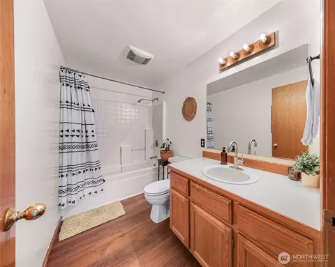 Bath - 9088 Kendall Rd, Sumas, WA 98295 photo 1 of 2