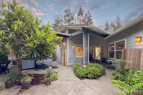 Exterior - 102 Sunset Pl, Sequim, WA 98382 photo 4 of 10